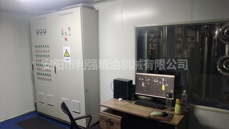 精煉車(chē)間自動(dòng)化控制室
